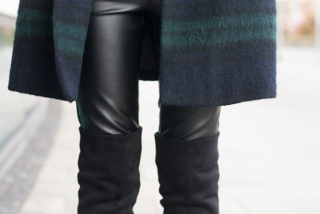 Outfit Winter Trends 2015 Lederhose Mantel Overknees Bluse 