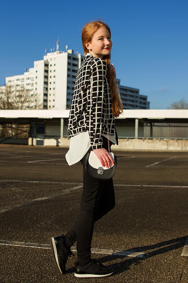 Frühlingstrend Bomberjacke Outfit Schwarz Weiß Große Karos Modeblogger Oldenburg-