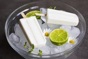 Kokos Limette Eis selbst machen Popsicles Wassereis vegan Rezept